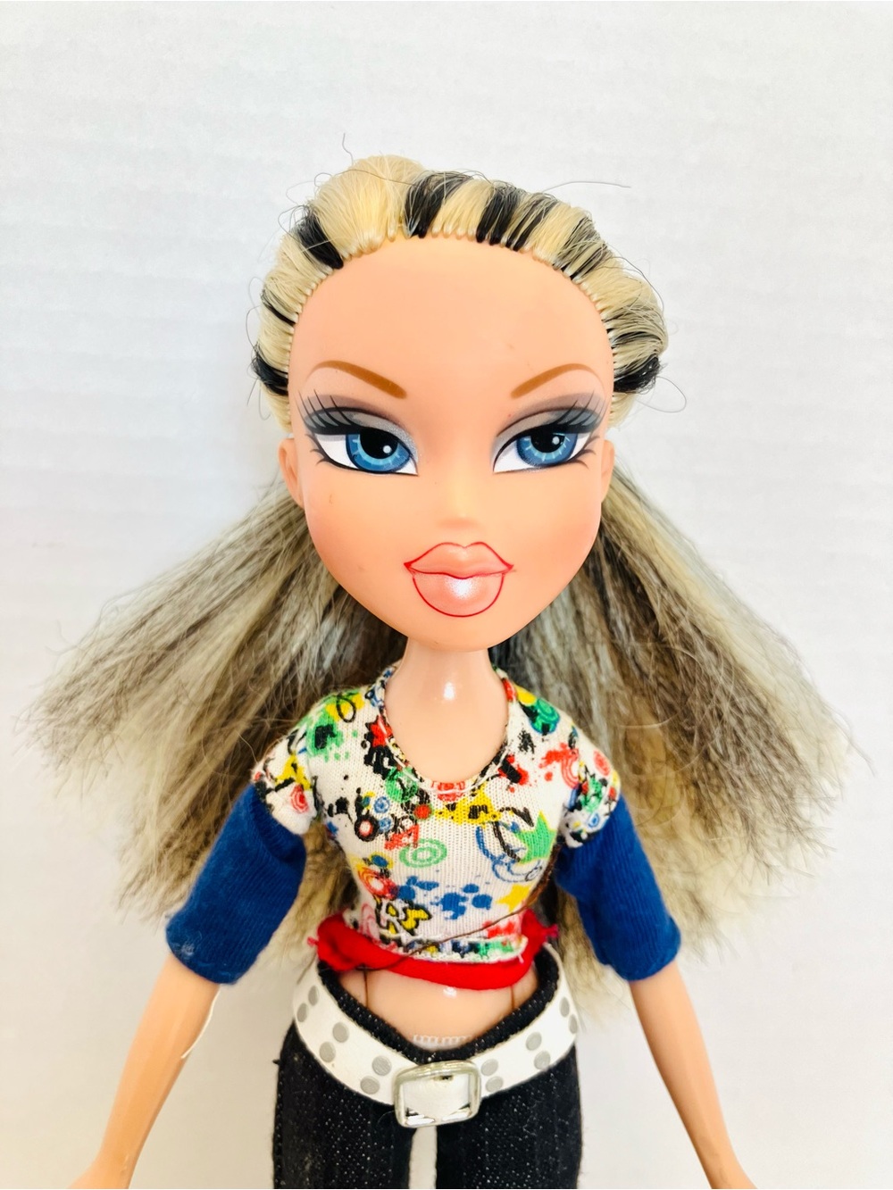 Bratz 2004 Play Sportz Skateboarding Cloe Fashion Doll No Feet/Accessories MGA